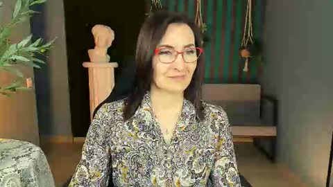 UnaTera online show from November 11, 2025, 9:20 am