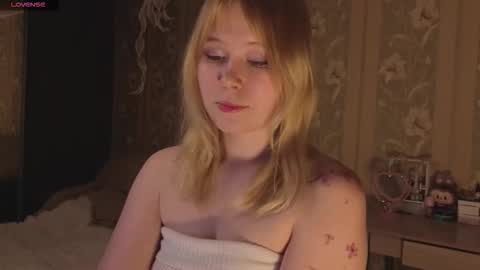 Snapshot of unburnedgirll chatting on December 15, 2025, 12:09 pm unburnedgirll online show from December 15, 2025, 12:09 pm