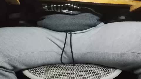 Under the desk online show from November 11, 2025, 4:40 pm