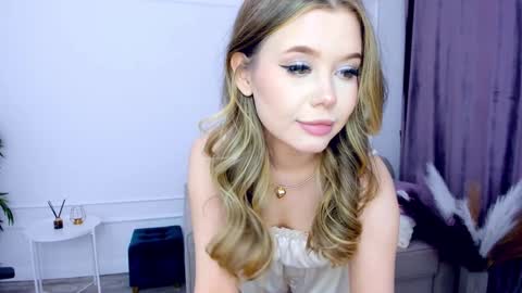 Snapshot of unforgettablalice chatting on February 7, 2025, 10:52 pm Alice online show from February 7, 2025, 10:52 pm