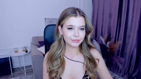 Snapshot of unforgettablalice chatting on February 19, 2025, 5:49 pm Alice online show from February 19, 2025, 5:49 pm
