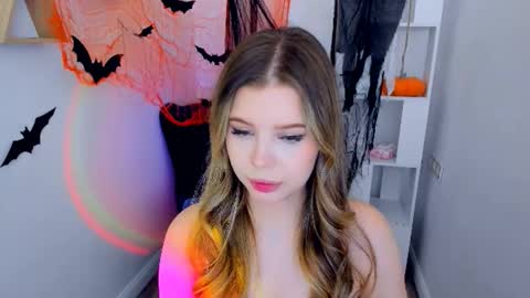 Snapshot of unforgettablalice chatting on October 19, 2025, 11:33 am Alice online show from October 19, 2025, 11:33 am