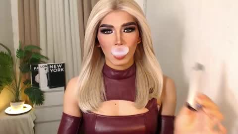 Miss Andrea online show from November 24, 2025, 7:35 pm