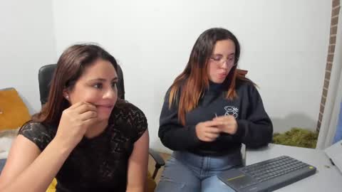 Snapshot of until_wet chatting on February 21, 2025, 3:23 am Kary and jhoa online show from February 21, 2025, 3:23 am