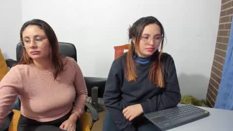 Snapshot of until_wet chatting on March 4, 2025, 3:22 am Kary and jhoa online show from March 4, 2025, 3:22 am