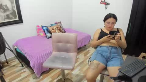 Snapshot of until_wet chatting on October 24, 2025, 1:24 am Kary and jhoa online show from October 24, 2025, 1:24 am