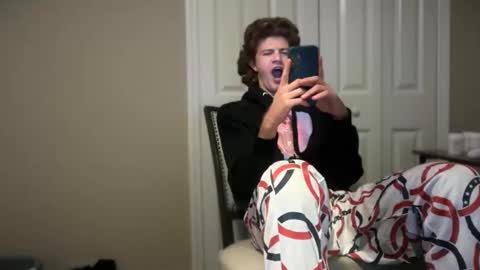 Snapshot of unverifiedbwc chatting on October 26, 2025, 12:55 pm Stepbro online show from October 26, 2025, 12:55 pm