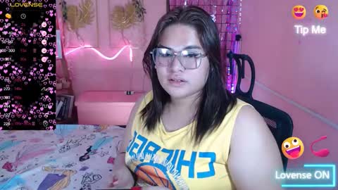 Snapshot of ur_baby_rebbecca chatting on January 27, 2025, 3:04 am SINGLE online show from January 27, 2025, 3:04 am