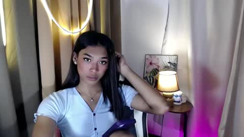 Snapshot of ur_dazzlingmorenaxx chatting on November 14, 2025, 2:27 pm ur_dazzlingmorenaxx online show from November 14, 2025, 2:27 pm