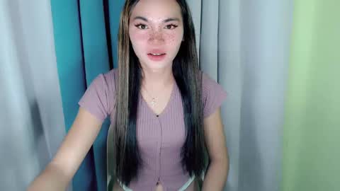 Snapshot of ur_innocent_girlx chatting on January 20, 2025, 5:04 am QUEENSY online show from January 20, 2025, 5:04 am
