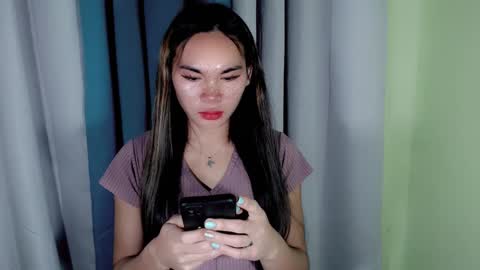 Snapshot of ur_innocent_girlx chatting on January 21, 2025, 1:29 am QUEENSY online show from January 21, 2025, 1:29 am