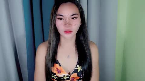 Snapshot of ur_innocent_girlx chatting on January 21, 2025, 4:32 am QUEENSY online show from January 21, 2025, 4:32 am