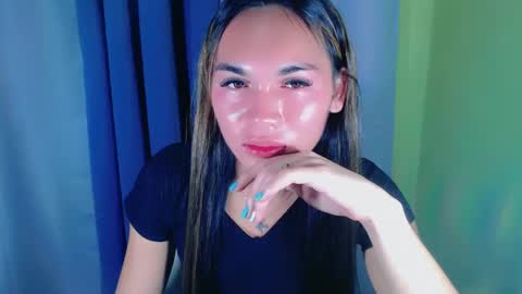 Snapshot of ur_innocent_girlx chatting on January 23, 2025, 1:35 pm QUEENSY online show from January 23, 2025, 1:35 pm