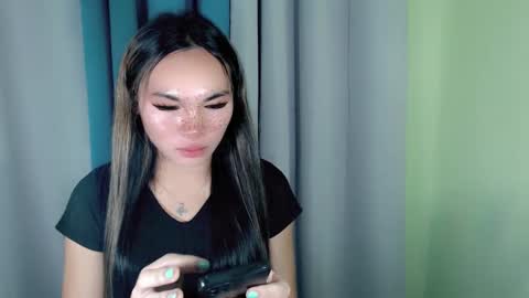 Snapshot of ur_innocent_girlx chatting on January 24, 2025, 4:59 am QUEENSY online show from January 24, 2025, 4:59 am