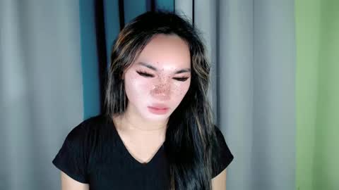 Snapshot of ur_innocent_girlx chatting on January 24, 2025, 9:49 am QUEENSY online show from January 24, 2025, 9:49 am