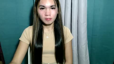 Snapshot of ur_innocent_girlx chatting on January 25, 2025, 10:08 am QUEENSY online show from January 25, 2025, 10:08 am