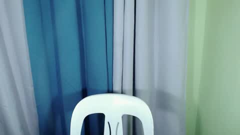 Snapshot of ur_innocent_girlx chatting on February 1, 2025, 4:14 am QUEENSY online show from February 1, 2025, 4:14 am