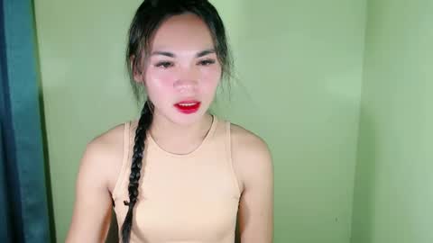 Snapshot of ur_innocent_girlx chatting on February 6, 2025, 6:40 am QUEENSY online show from February 6, 2025, 6:40 am