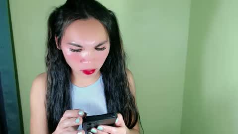 Snapshot of ur_innocent_girlx chatting on February 6, 2025, 3:41 pm QUEENSY online show from February 6, 2025, 3:41 pm