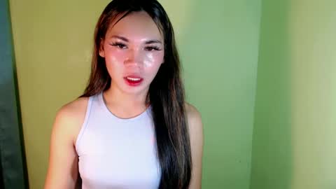 Snapshot of ur_innocent_girlx chatting on February 8, 2025, 7:04 am QUEENSY online show from February 8, 2025, 7:04 am
