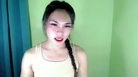 Snapshot of ur_innocent_girlx chatting on February 14, 2025, 5:57 pm QUEENSY online show from February 14, 2025, 5:57 pm