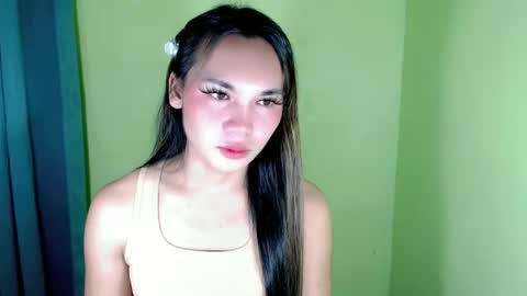 Snapshot of ur_innocent_girlx chatting on February 23, 2025, 5:34 am QUEENSY online show from February 23, 2025, 5:34 am