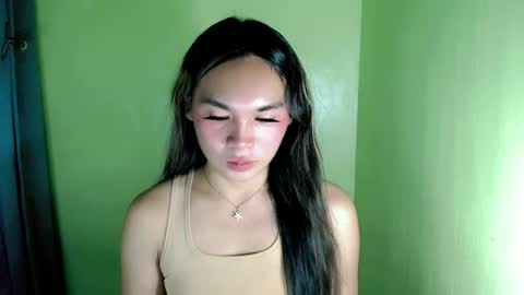 Snapshot of ur_innocent_girlx chatting on March 12, 2025, 4:19 am QUEENSY online show from March 12, 2025, 4:19 am
