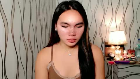 Snapshot of ur_innocent_girlx chatting on October 5, 2025, 4:33 am QUEENSY online show from October 5, 2025, 4:33 am