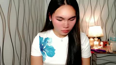 Snapshot of ur_innocent_girlx chatting on October 12, 2025, 4:28 pm QUEENSY online show from October 12, 2025, 4:28 pm