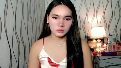 Snapshot of ur_innocent_girlx chatting on October 17, 2025, 1:20 am QUEENSY online show from October 17, 2025, 1:20 am
