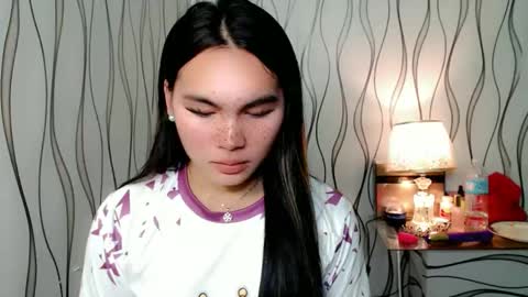 QUEENSY online show from October 22, 2025, 3:40 am