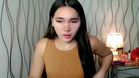 QUEENSY online show from November 19, 2025, 2:44 am