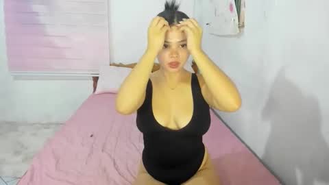 Snapshot of ur_wildlily chatting on November 7, 2025, 3:01 pm ur_wildlily online show from November 7, 2025, 3:01 pm