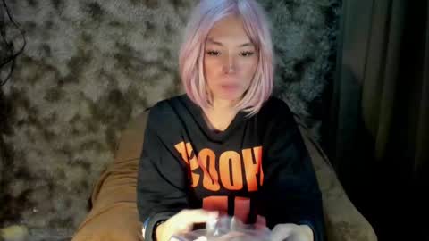 Snapshot of urasian_slut_yana chatting on February 5, 2025, 1:22 pm yana online show from February 5, 2025, 1:22 pm