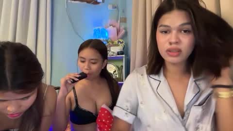 Urbbgurl lynxx  online show from November 7, 2025, 12:05 pm