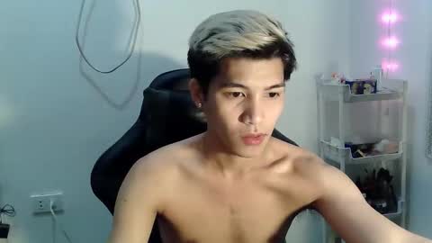 Snapshot of urcutefucking_asianboy chatting on November 5, 2025, 5:24 pm ASIANBBYBOY online show from November 5, 2025, 5:24 pm