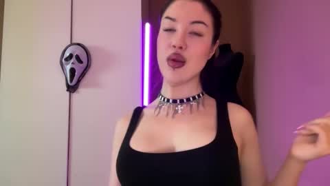 Snapshot of urdevilbaby chatting on October 31, 2025, 7:20 am Margo online show from October 31, 2025, 7:20 am