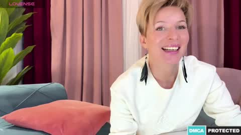 Snapshot of urgoddessjenny chatting on December 14, 2024, 7:25 pm Jenny online show from December 14, 2024, 7:25 pm