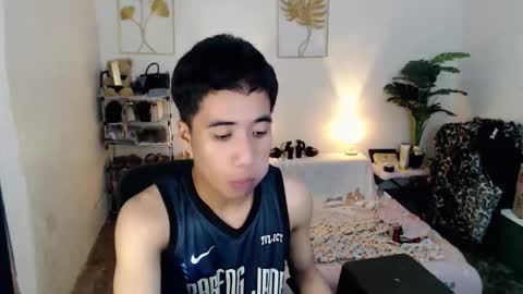 Snapshot of urguy_habibi chatting on November 12, 2025, 4:40 pm Bib online show from November 12, 2025, 4:40 pm