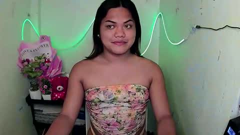urhottie_bella online show from September 18, 2025, 11:40 pm