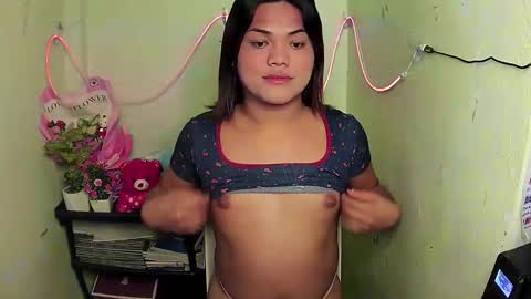 urhottie_bella online show from September 23, 2025, 2:42 pm