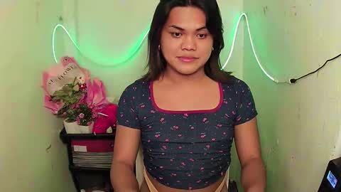 urhottie_bella online show from October 5, 2025, 6:45 am