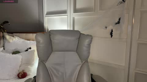 Kristina online show from November 1, 2025, 1:07 am