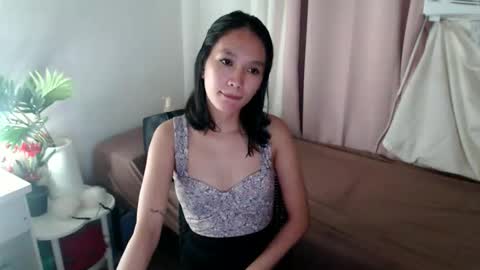 Petite hennesy online show from November 29, 2025, 3:59 pm