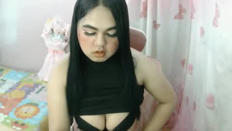 Snapshot of urslut_max chatting on November 18, 2025, 5:56 am maxie online show from November 18, 2025, 5:56 am