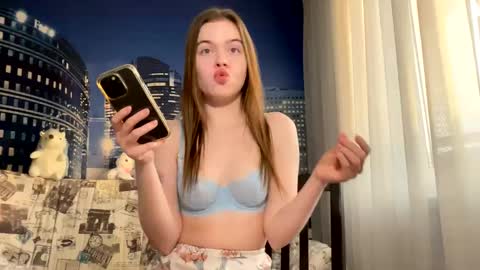 Hannah online show from March 4, 2025, 12:33 pm