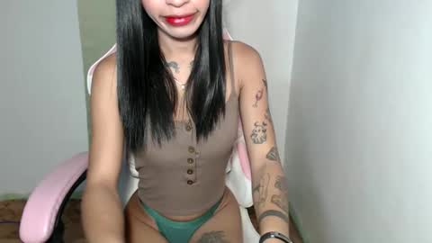 Snapshot of ursweet_zeviixx chatting on November 11, 2025, 9:48 pm ursweet_zeviixx online show from November 11, 2025, 9:48 pm