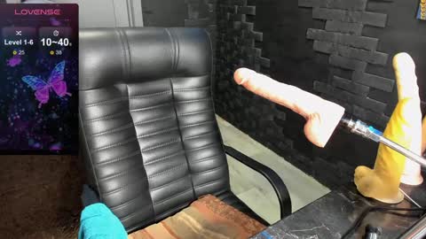 Snapshot of v_tandeme777 chatting on January 9, 2025, 9:37 am Anna and Kirill online show from January 9, 2025, 9:37 am