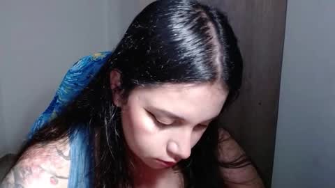 Snapshot of v_vennus chatting on October 17, 2025, 7:00 am Vennus online show from October 17, 2025, 7:00 am