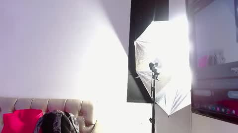 Snapshot of vaaleriee_miller_ chatting on January 21, 2025, 11:02 pm valeriee miller online show from January 21, 2025, 11:02 pm